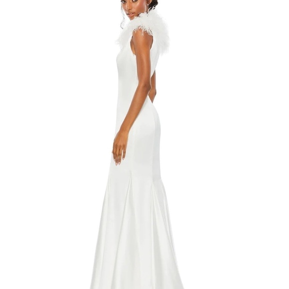 Mac Duggal 68137 FEATHER SHOULDER V-NECK COLUMN GOWN *flawed - Picture 4 of 9